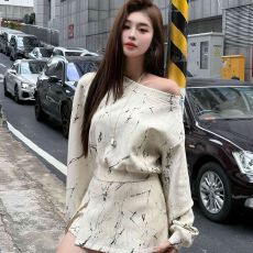 批发秋季套装设计感斜肩<b class='q'>套头卫衣</b>休闲高腰包臀半身裙两件套<b class='q'>女</b>