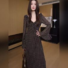 批发<b class='q'>连衣裙</b>女秋冬季法式长袖复古<b class='q'>波点</b>喇叭袖修身新款高级感收腰长裙子