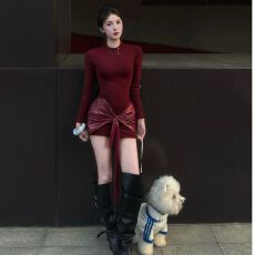 批发御姐复古酒红色长袖连衣裙2026春季显身材性感pu皮拼接<b class='q'>包臀</b>短裙子