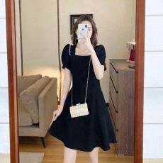 批发2026新款连衣裙大码女装夏显瘦遮肚洋气方领泡泡袖小黑裙收腰裙子