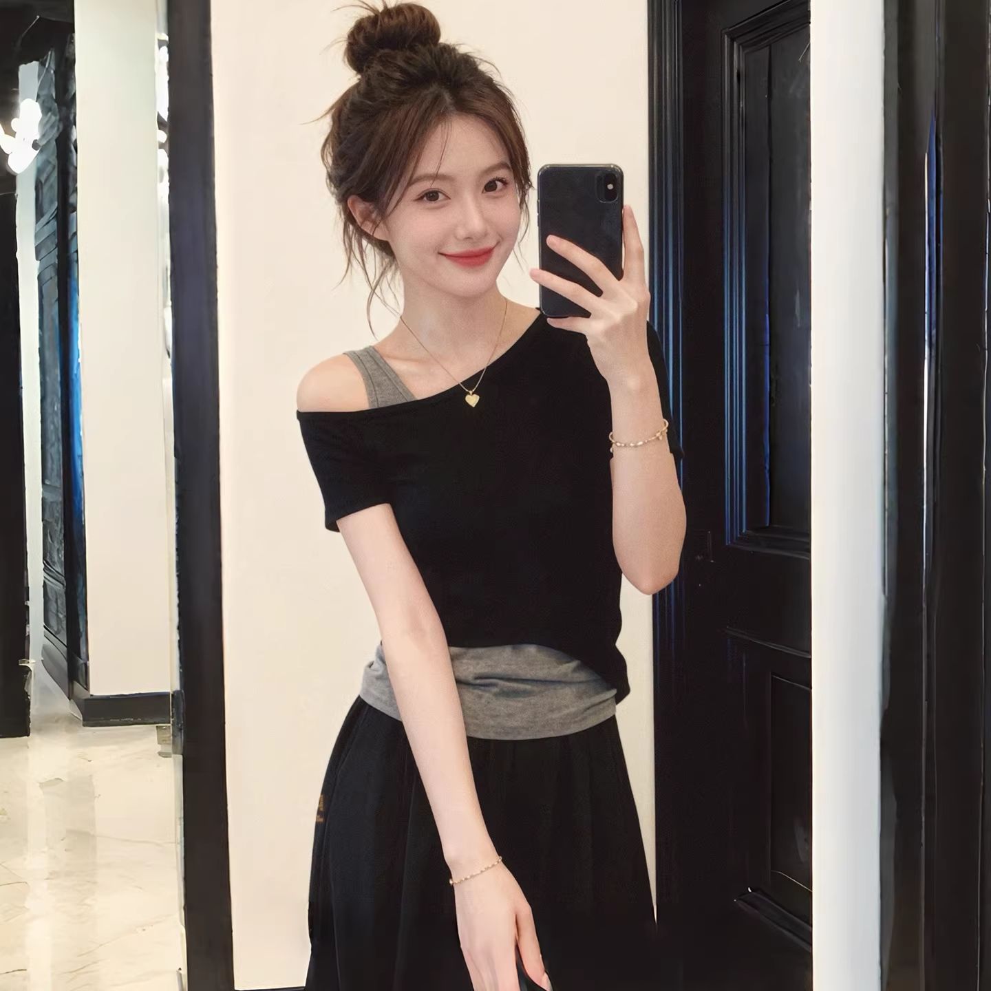 빅 사이즈 페이크 레이어드 몸매 가꾸기 반팔 여성 2026 여름 새로운 비스듬한 칼라 맨위