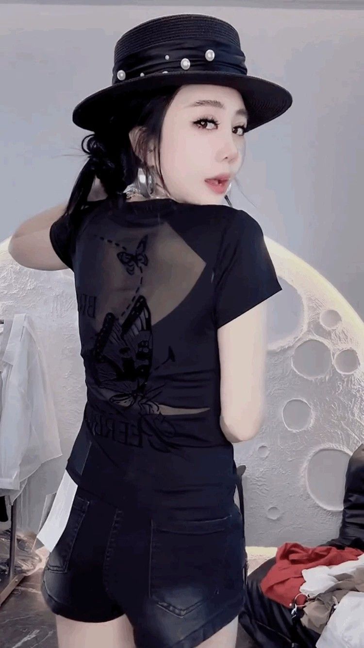 여름 백리스 라운드 넥 검정색 맨위 기본 셔츠 레이스 아름다움 뒤로 망사 반팔 티셔츠 여성