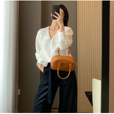 批发秋装新款秋季新款重工定位刺绣立体钉珠春<b class='q'>夏</b>百搭衬衫V领衬衣