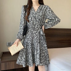 批发春装实拍大码女装气高级感小个子碎花长袖<b class='q'>连衣裙</b>M至4XL200斤