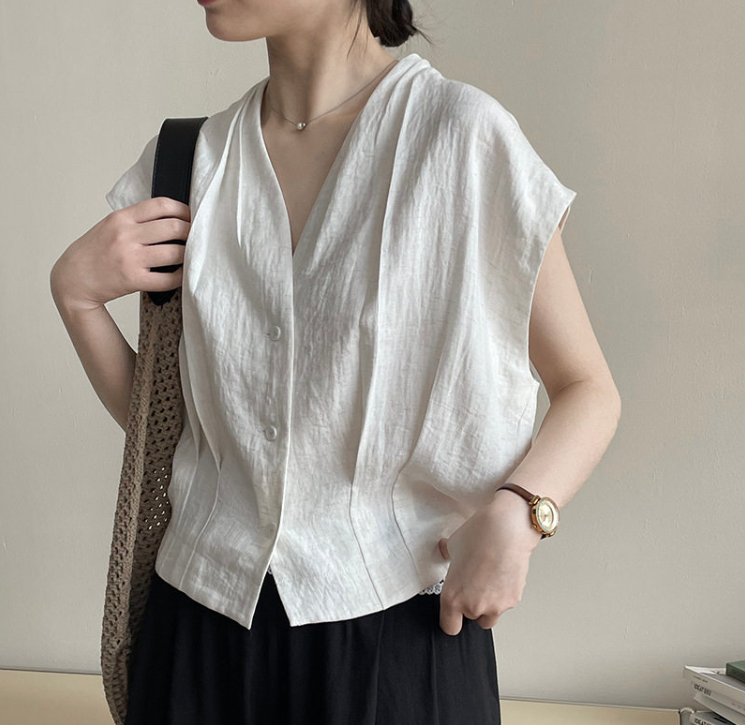 여름 드레스 새로운 디자인 섹션 V넥 플리츠 작은 날다 소매 맨위 여성 고급 센스 어깨 민소매 셔츠