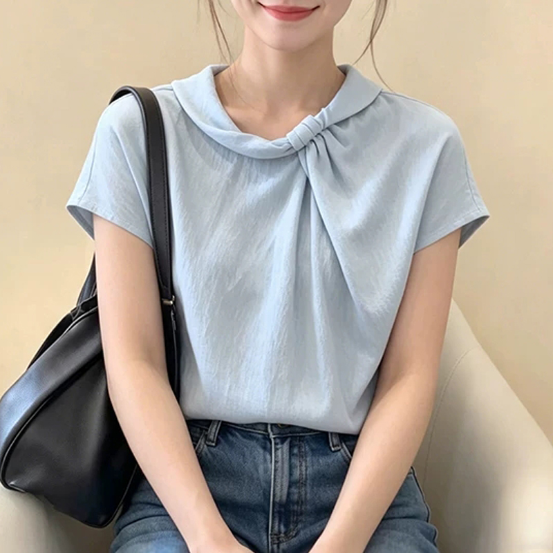 여름 새로운 프랑스식 파란색 스탠드 칼라 주름 반팔 셔츠 여성 자이언트 잘 생긴 디자인 센스 출퇴근 맨위