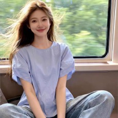 批发浅蓝肌理圆领后开扣落肩短袖宽松衬衫女夏大码胖MM遮肉<b class='q'>通勤</b>款上衣