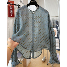 批发夏装新款绿色波点印花圆领<b class='q'>长袖</b>衬衫韩系轻薄设计感蝙蝠袖防晒小衫