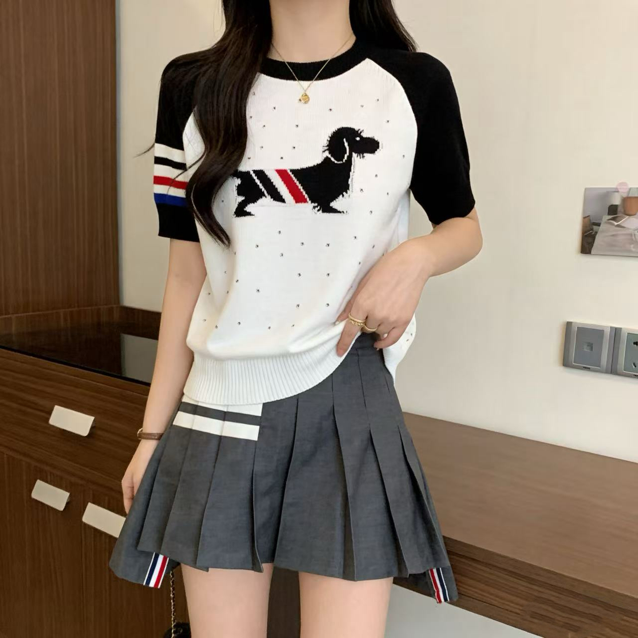 실사 핫픽스 배색 강아지 얼음 실크 반팔 맨위 여성 얇은 스타일 디자인 센스 작은 대중 품격 니트 스웨터