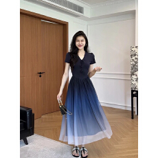 批发渐变蓝法式<b class='q'>连衣裙</b>夏季V领收腰高级感气质裙子