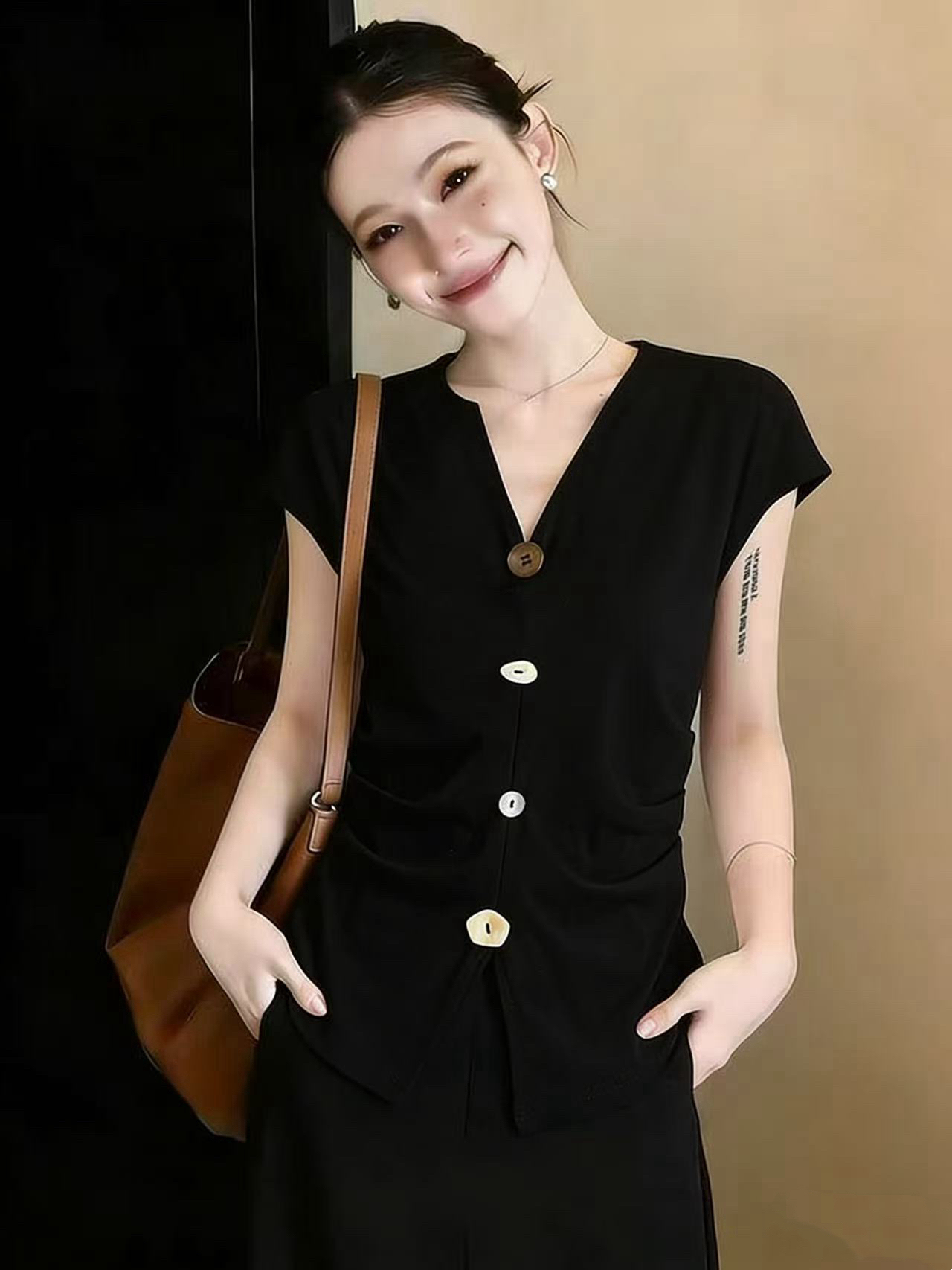 검정색 프랑스식 작은 날다 소매 허리 수축 맨위 여성 여름 디자인 센스 한 부서 반팔 티셔츠 Chic 작은 셔츠