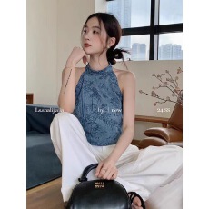 批发2026春夏季新款国风浮花工艺露肩挂脖小衫女<b class='q'>修身</b>显瘦短款无袖背心