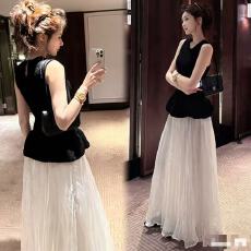 批发CHICHEN-肌理感波浪针织立体下摆背心式<b class='q'>上衣</b>+ 琉光大<b class='q'>裙摆</b>百褶裙