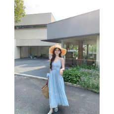 批发度假风绝美吊带<b class='q'>连衣裙</b>2026新款女夏季超好看法式长裙子蓝色