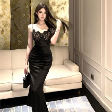 批发纯欲<b class='q'>性感</b>黑色V领吊带连衣裙 高级感钩花蕾丝拼接名媛小<b class='q'>礼服</b>