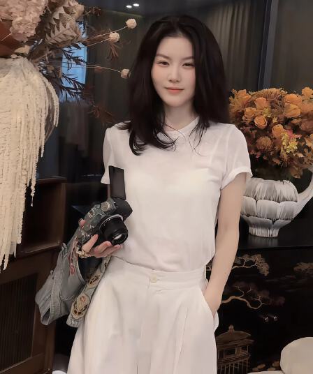 빅 사이즈 뒤로 레이스 조각 기타 버클 슬림해 보이는 반팔 티셔츠 마이크로 지방 mm 새로운 디자인 센스 라운드 넥 긍정적 인 어깨 의류