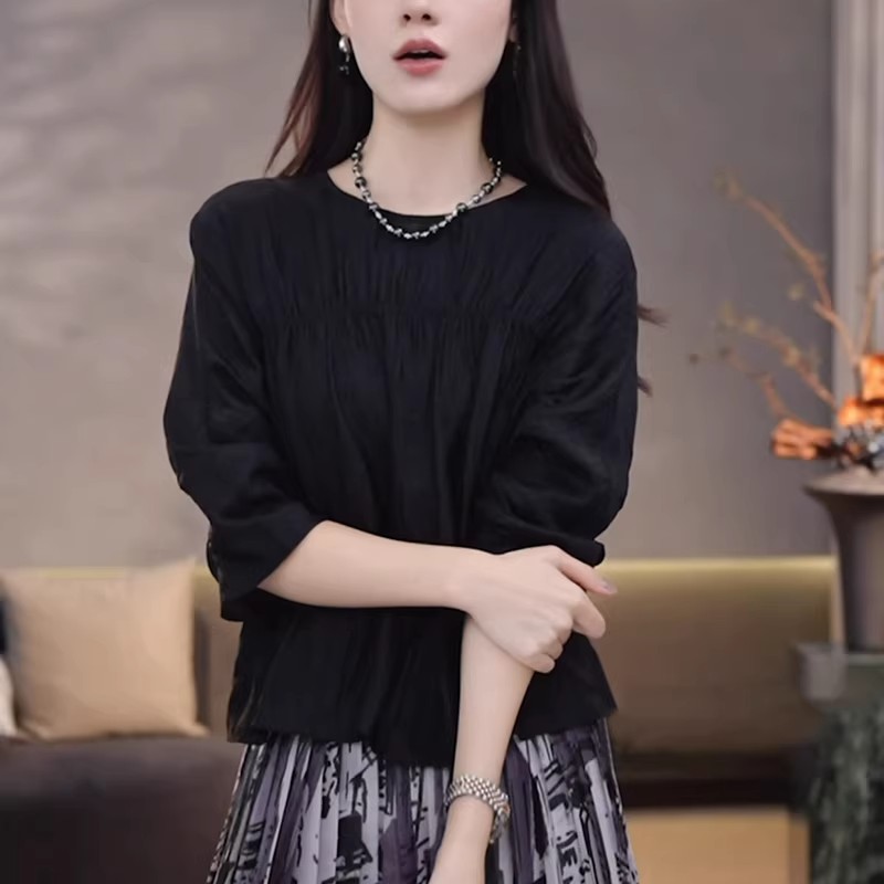 검정색 셔츠 여성 2026 봄 새로운 외국 가스 연령 감소 캐주얼 슬림해 보이는 디자인 센스 배트윙 소매 주름 맨위