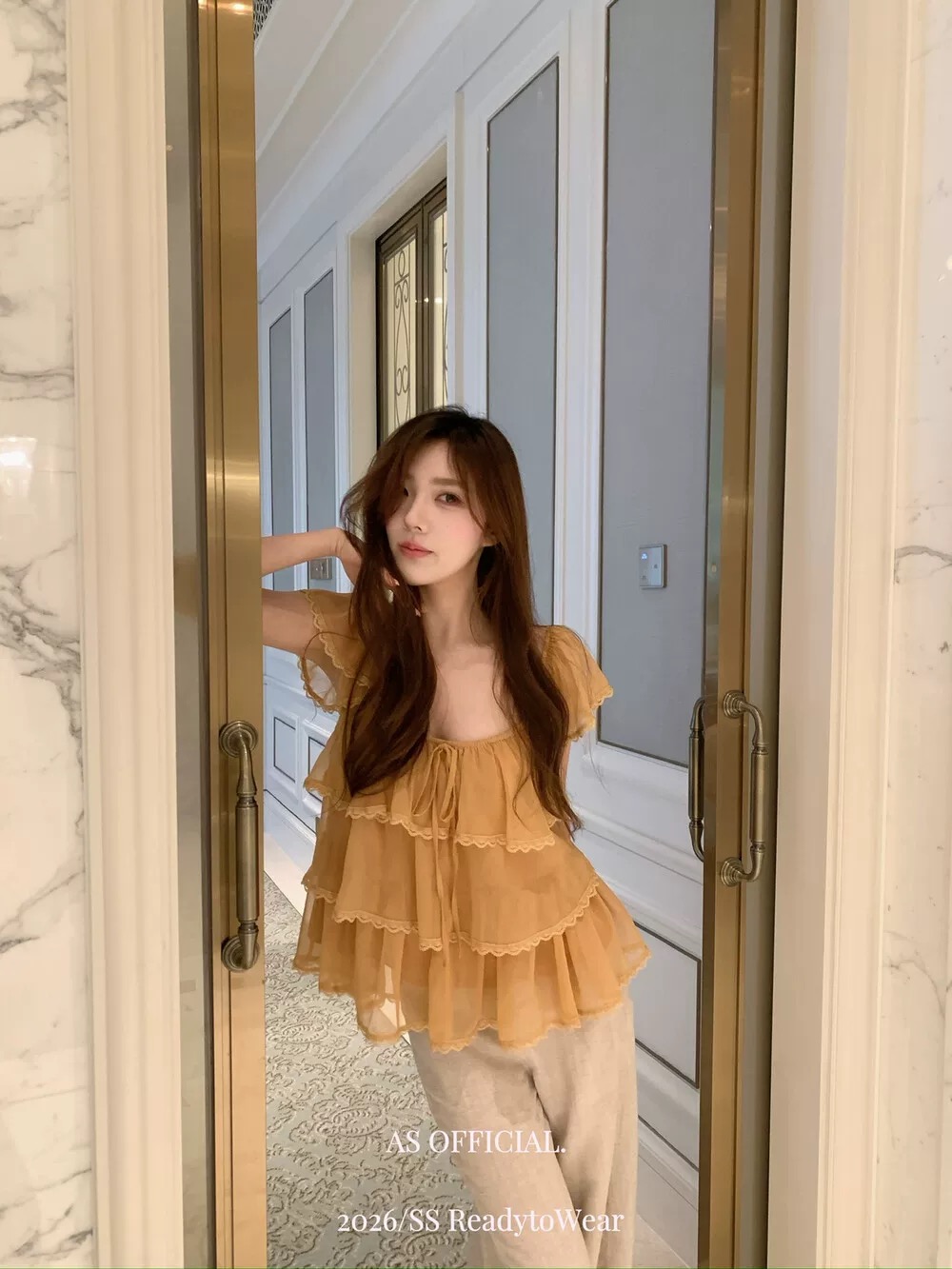 2026 봄 여름 새로운 한 부서 달콤함 연령 감소 디자인 센스 레이스 조각 광장 칼라 작은 날다 소매 셔츠 여성 셔츠 트렌디