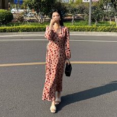 批发法式气质红色波点V领<b class='q'>连衣裙</b>女2026春秋高级感灯笼袖显瘦长款裙