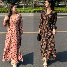 批发法式气质红色波点V领连衣裙女2026春季高级感灯笼袖显瘦长款裙