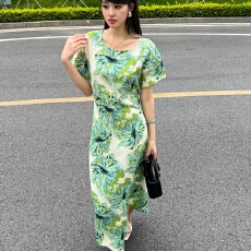 批发2025新款<b class='q'>高端</b>气质减龄宽松大码休闲碎花裙子