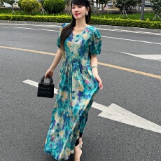 批发2026韩国<b class='q'>东大门</b>气质V领碎花<b class='q'>连衣裙</b>女