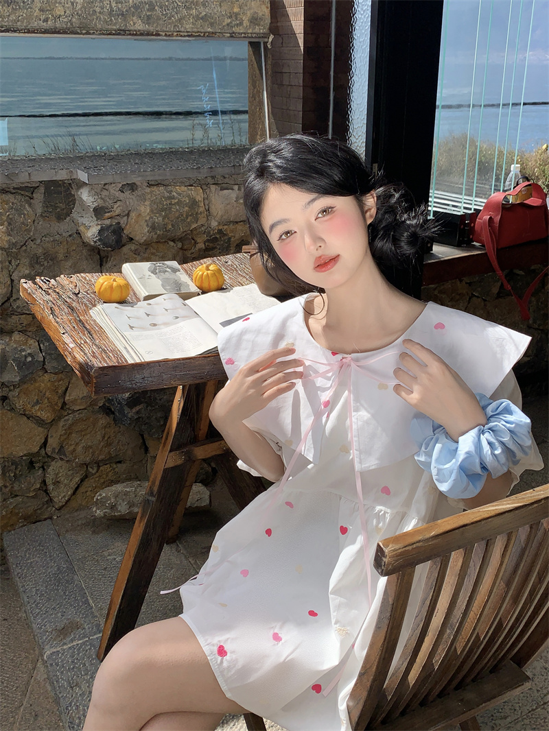 실사 새로운 한 부서 달콤함 연령 감소 하트 자수 루즈핏 베이비 칼라 레이스업 드레스