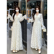 批发大码2025冬雾月白兰蕾丝氛围感加绒长袖V领花边收腰长款连衣裙女