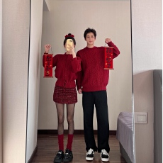 批发实拍#出货中#情侣装2025秋冬新款圣诞新年过年红色毛衣