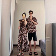 批发实拍#出货中#情侣装2026夏季<b class='q'>豹纹</b>吊带裙海边度假风沙滩裙一裙一衣