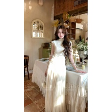 批发新款法式高级感镂空立体花朵显瘦上衣搭<b class='q'>百褶</b><b class='q'>半身裙</b>套装