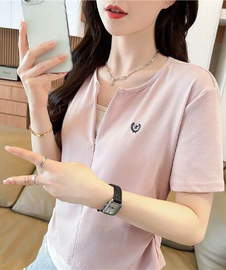 실사 한국 스타일 페이크 레이어드 반팔 티셔츠 여성 2026 년 새로운 자수 싸움 플러그 색상 맨위