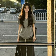 批发正肩V领纯色短袖T恤女夏韩版宽松显瘦半袖上衣简约百搭休闲<b class='q'>体恤衫</b>