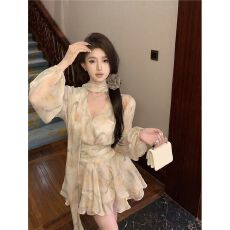 批发复古碎花v领长袖<b class='q'>雪纺</b>连衣裙女秋季茶歇法式荷叶边短裙收腰a字裙子