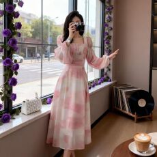 批发春秋新款温柔法式少女公主风粉色印花长裙度假氛围感<b class='q'>雪纺</b><b class='q'>连衣裙</b>