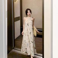 批发kumikumi法式蝴蝶撞色挂脖吊带<b class='q'>连衣裙</b>女装夏季宽松休闲A<b class='q'>字</b>裙长裙