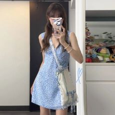 批发韩系蓝色清新碎花v领背心连衣裙女夏季修身度假风无袖收腰短裙子