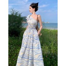 批发泰国旅游拍照斜肩<b class='q'>连衣裙</b>小众设计感气质收腰裙子<b class='q'>三</b>亚度假沙滩长裙