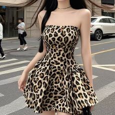 批发mm美式豹纹性感露肩抹胸辣妹连衣<b class='q'>裙</b>显瘦小众蓬蓬收腰短<b class='q'>裙</b>礼服