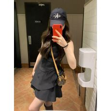 批发气质无袖收腰显瘦a字背心<b class='q'>连衣裙</b>子女春<b class='q'>夏</b>季2026新款高级感小黑裙