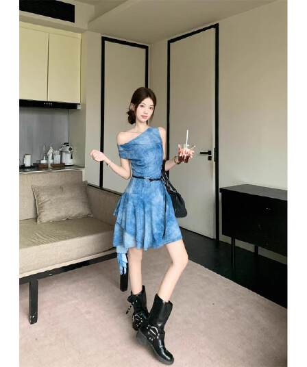 2026 여름 새로운 빛 요리 한 바람 흔들다 칼라 슬림해 보이는 불규칙 미니 스커트 행침 목 조끼 여성 드레스