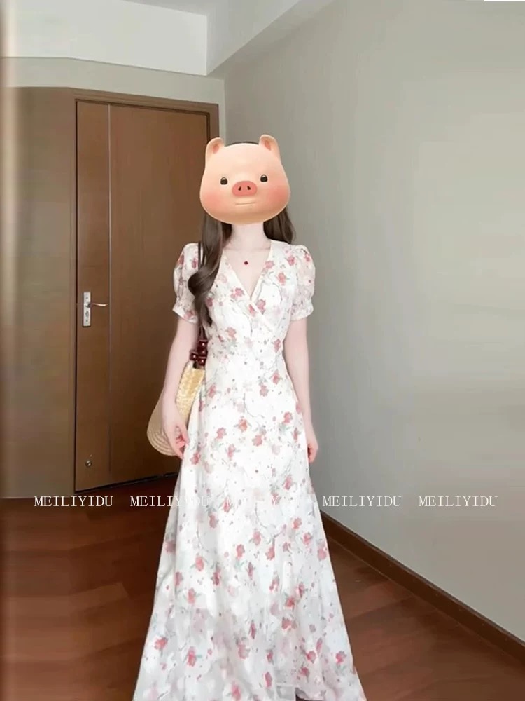 프랑스식 V넥 꽃무늬 여성 드레스 여름 2026 새로운 길다 치마 거품 소매 부드러운 바람 품격 허리 수축 슬림해 보이는