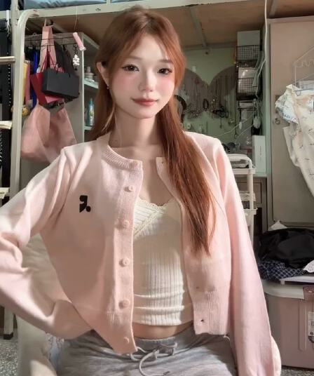 달콤한 스타일 핑크색 자수 라운드 넥 니트 오픈 가디건 여성 가을 몸매 가꾸기 핫걸 쇼트 스타일 작은 키 디자인 센스 스웨터