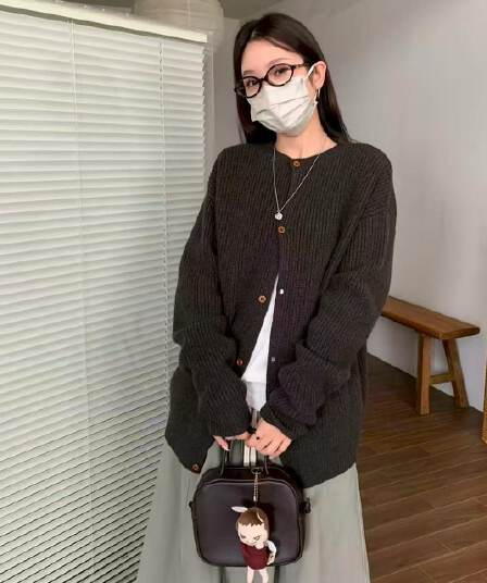 느긋한 바람 거친 구덩이 기사 양 플러시 니트 오픈 가디건 여성 라운드 넥 싱글 줄 버튼 루즈핏 두꺼운 다용도 스웨터 코트