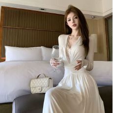 批发法式复古蕾丝拼接V领白色<b class='q'>长</b>袖连衣裙女2026秋季新款性感包臀<b class='q'>裙子</b>