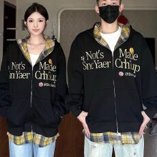 批发2025美式复古字母情侣<b class='q'>装</b>男女款春秋格子拼接假两件连帽开衫外套