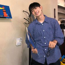 批发少年感蓝色格子<b class='q'>衬衫</b>男长袖宽松韩系上衣潮流百搭高级感<b class='q'>学院风</b><b class='q'>衬衣</b>