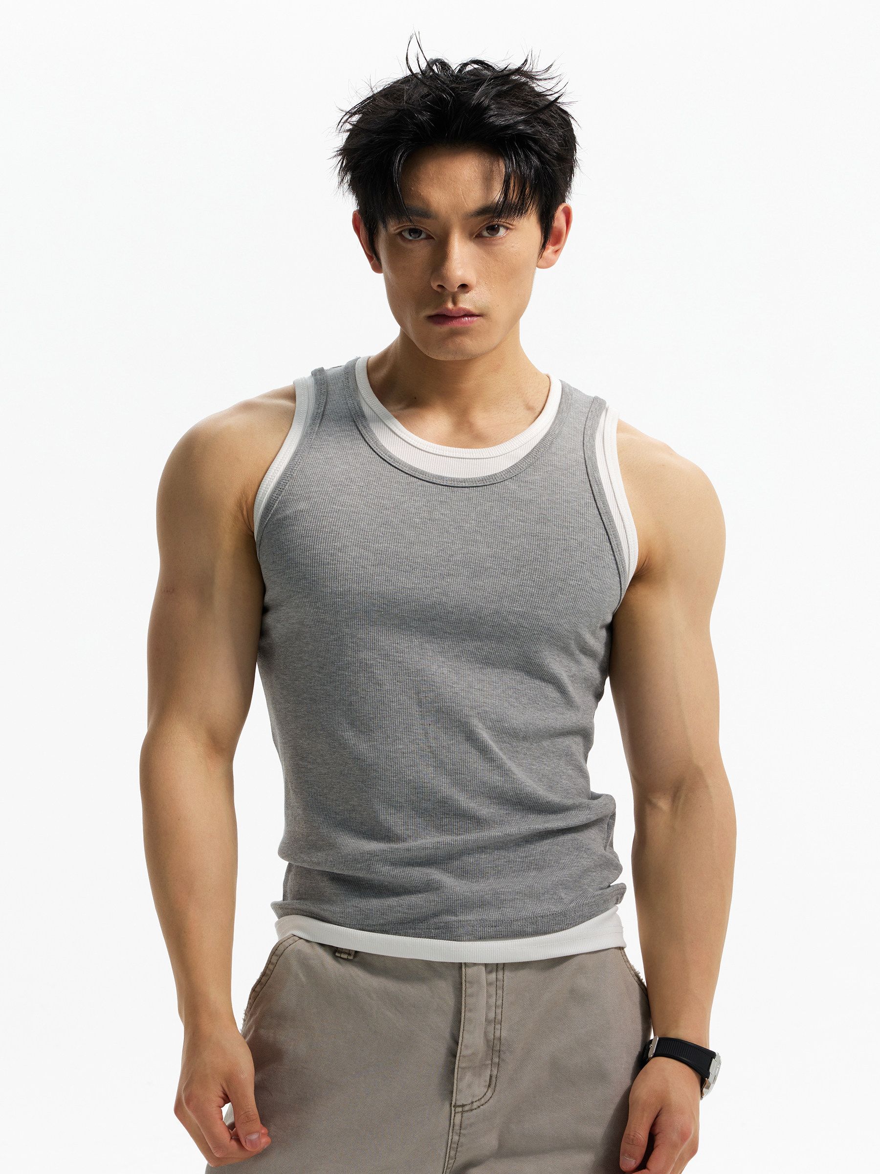 2026 새로운 페이크 레이어드 아메리칸 몸매 가꾸기 단어 조끼 남자 기초 섹션 구덩이 기사 질감 민소매 티셔츠 맨위