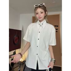 批发2026新款<b class='q'>男</b>士冰丝<b class='q'>衬衫</b>短袖夏季潮牌痞帅高级感竖条纹薄款休闲<b class='q'>衬衣</b>