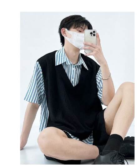 2026 새로운 페이크 레이어드 반팔 셔츠 남자 여름 얇은 스타일 루즈핏 고급 디자인 센스 작은 대중 풀오버 스트라이프 셔츠